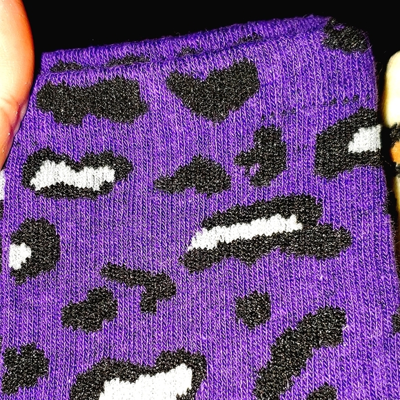 2 pack pair of leopard print medium thickness socks, purple & beige. - Picture 7 of 9